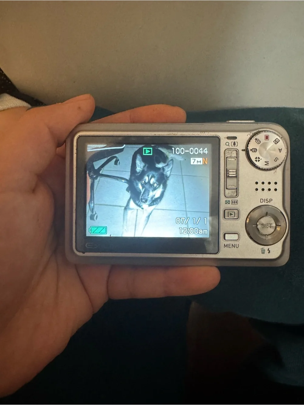 Casio Exilim EX-V7 Compact Digital Camera in Silver